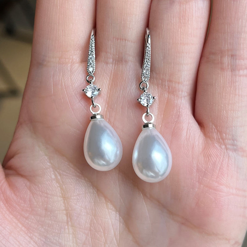 Charming Pearl Earring for Any Occasion