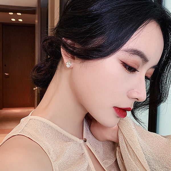 Classic Pearl Earring with Timeless Appeal