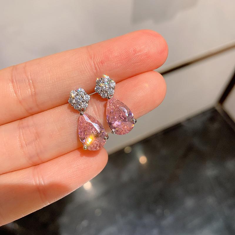 Charming Earring for Any Occasion