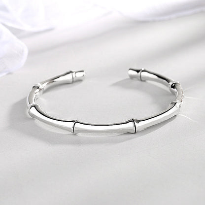 Classic Silver Bracelet with Timeless Appeal