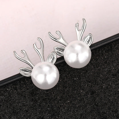 Classic Pearl Earring with Timeless Appeal
