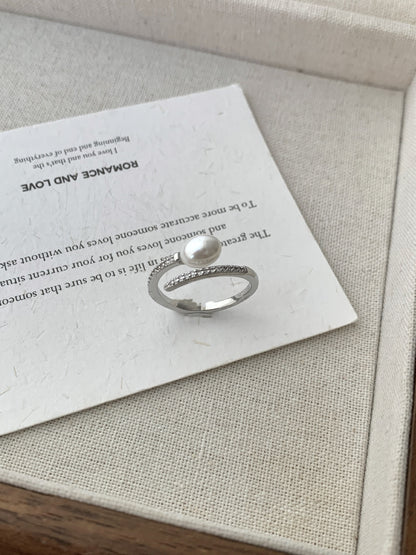 Beautiful Pearl Ring with Unique Style