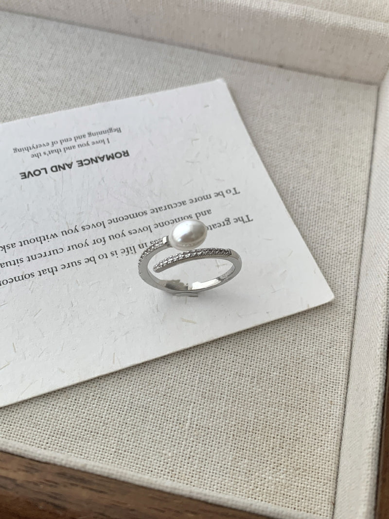 Beautiful Pearl Ring with Unique Style