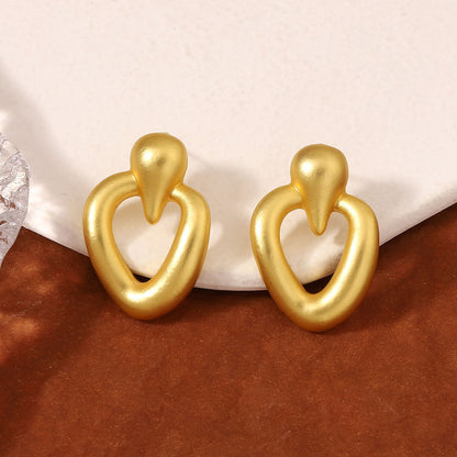 Romantic Gold Earring for Special Moments