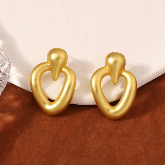 Romantic Gold Earring for Special Moments