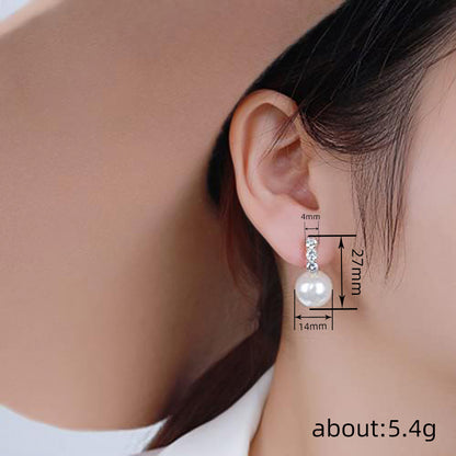 Classic Pearl Earring with Timeless Appeal