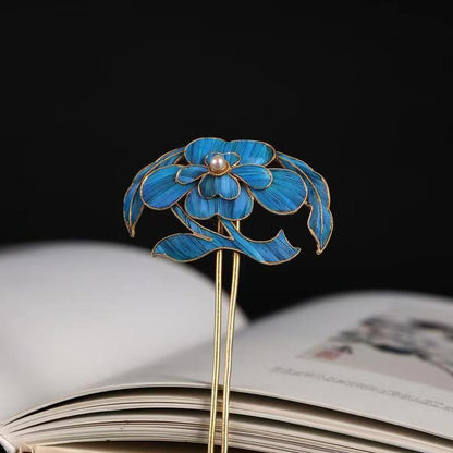 Charming Silver Piece for Any Occasion