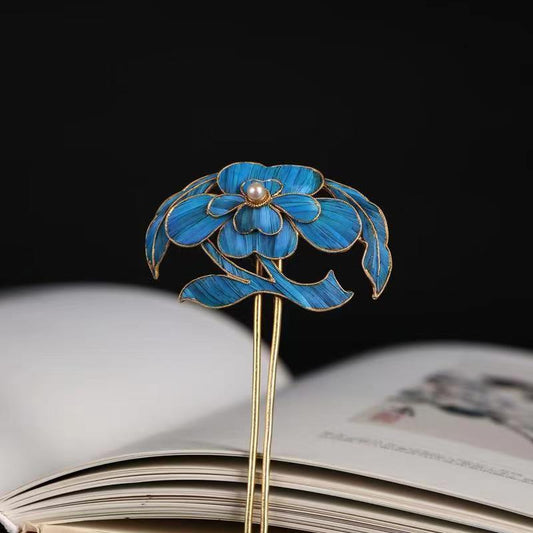 Charming Silver Piece for Any Occasion