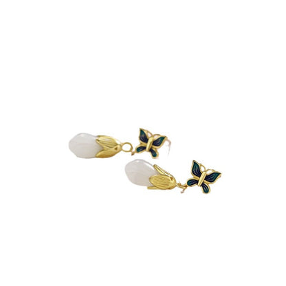 Charming Silver Earring for Any Occasion