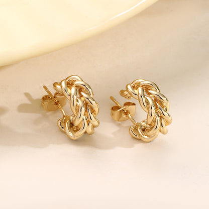 Romantic Gold Earring for Special Moments