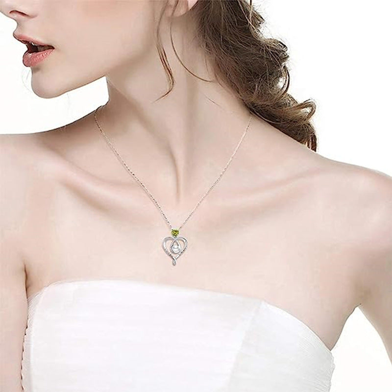 Beautiful Pearl Necklace with Unique Style