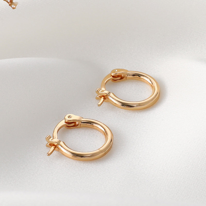 Charming Gold Earring for Any Occasion