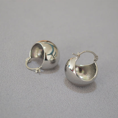Classic Gold Earring with Timeless Appeal