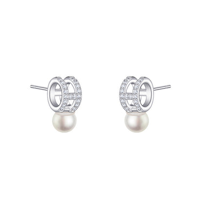 Classic Pearl Earring with Timeless Appeal