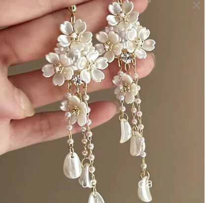 Beautiful Pearl Earring with Unique Style