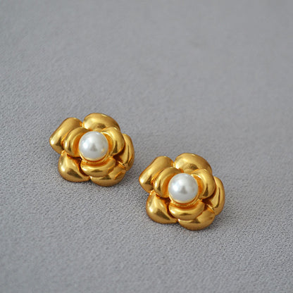 Elegant Gold Earring for Every Occasion