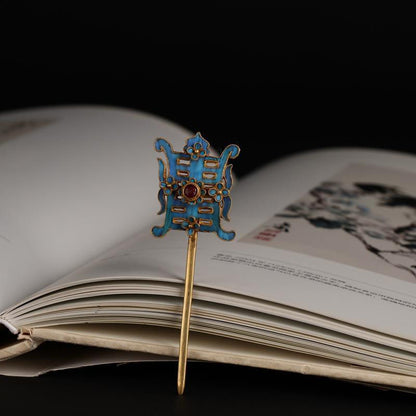 Charming Gold Piece for Any Occasion