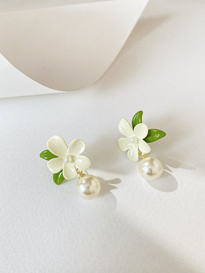 Romantic Pearl Earring for Special Moments