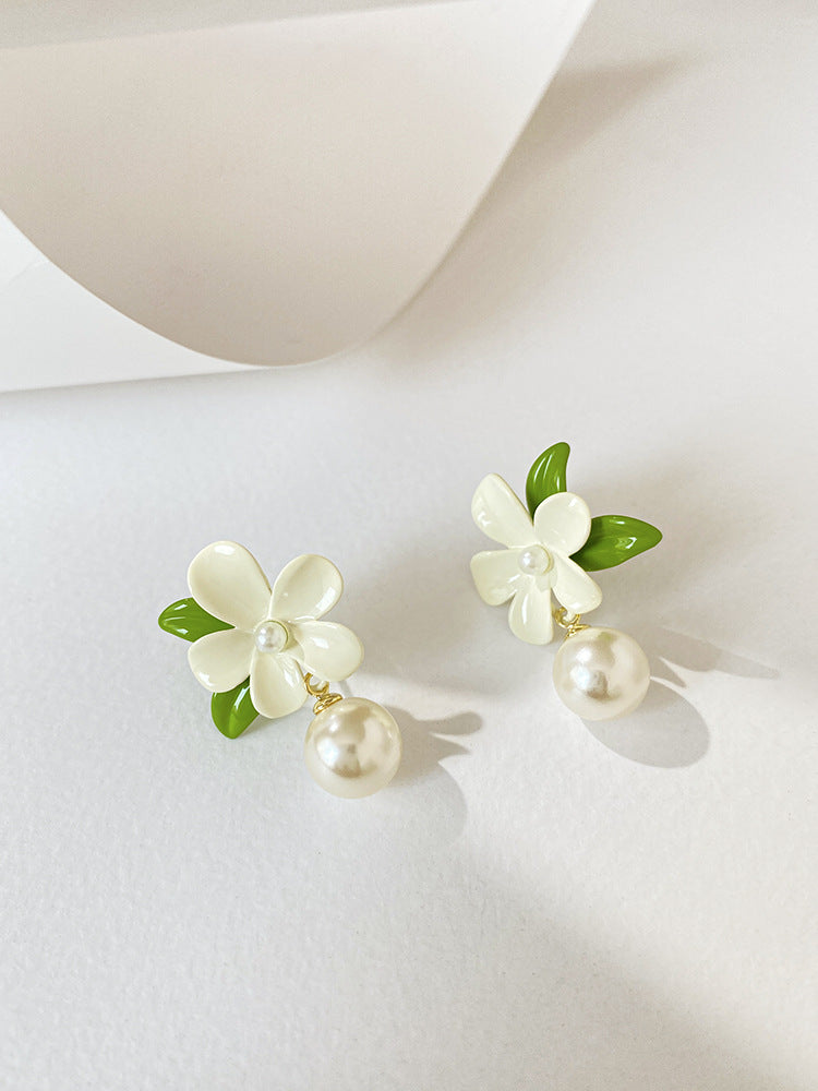 Charming Pearl Earring for Any Occasion