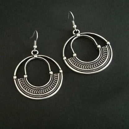 Charming Silver Earring for Any Occasion