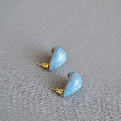 Classic Gold Earring with Timeless Appeal
