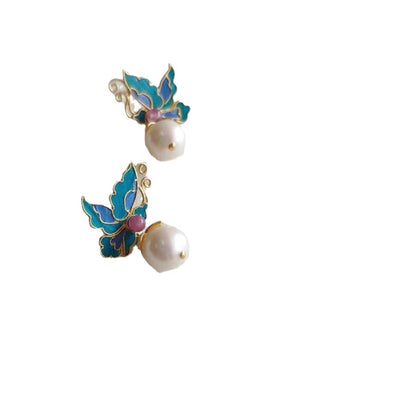 Classic Pearl Earring with Timeless Appeal