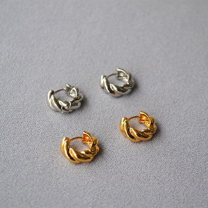 Romantic Gold Earring for Special Moments