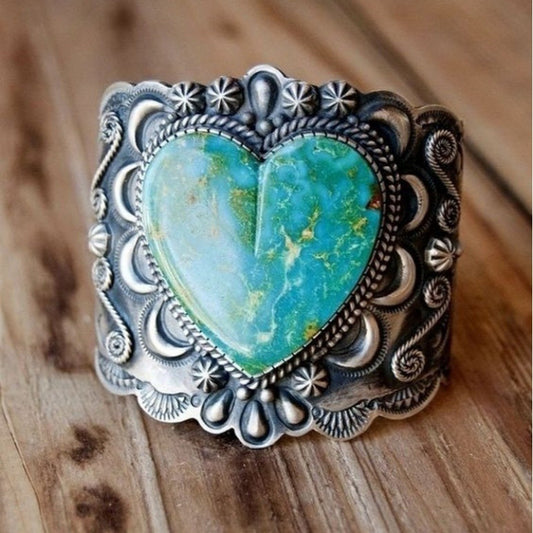 Charming Piece for Any Occasion