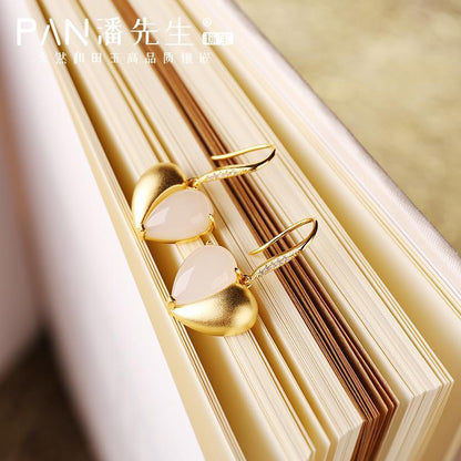Classic Gold Earring with Timeless Appeal