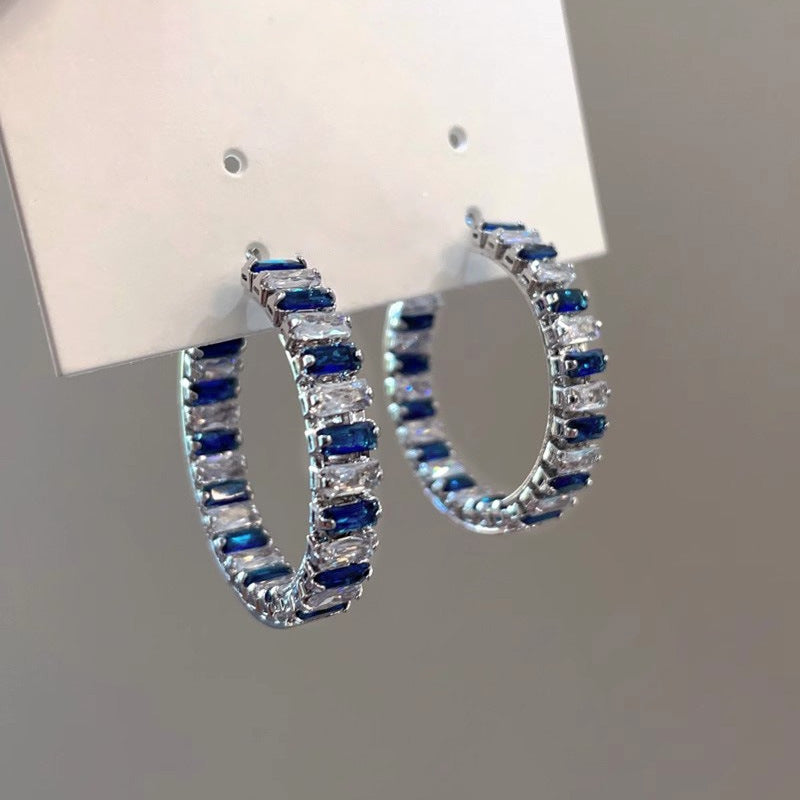 Charming Earring for Any Occasion