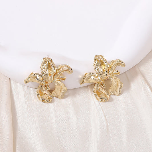Charming Gold Earring for Any Occasion