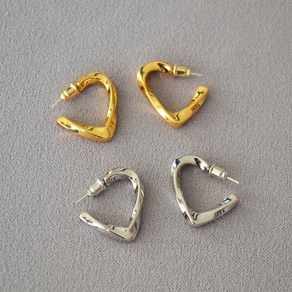 Classic Gold Earring with Timeless Appeal