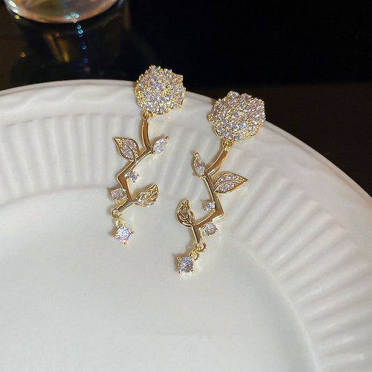 Charming Earring for Any Occasion