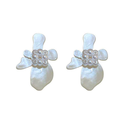 Romantic Pearl Earring for Special Moments