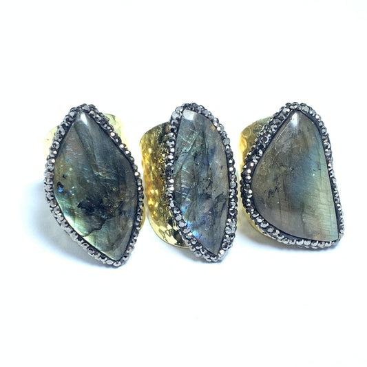 Stunning Gold Ring for Daily Wear