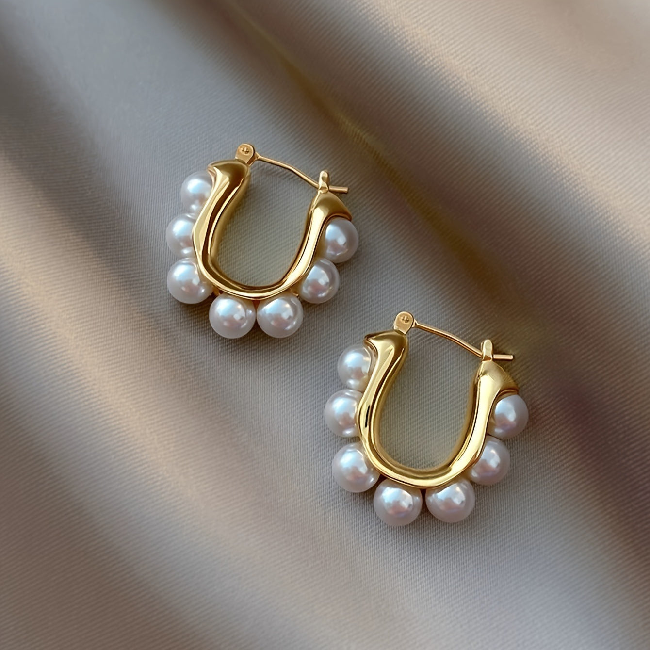 Beautiful Pearl Earring with Unique Style