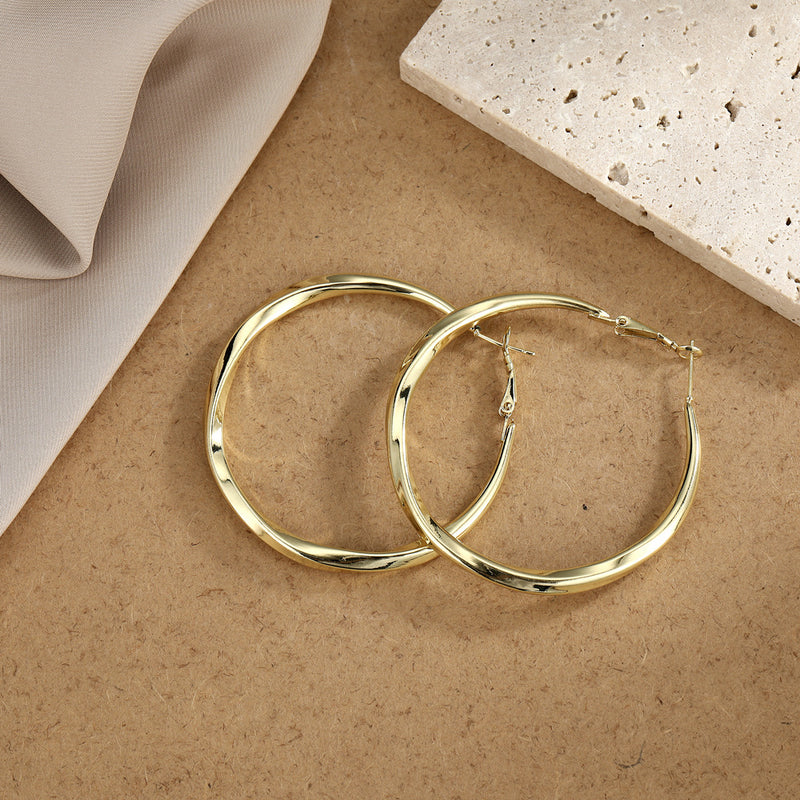 Classic Gold Earring with Timeless Appeal
