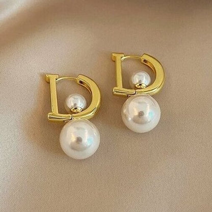Romantic Gold Earring for Special Moments