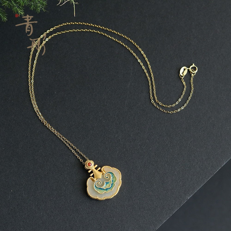 Beautiful Gold Necklace with Unique Style