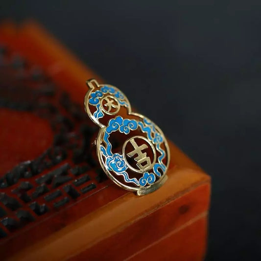 Charming Piece for Any Occasion