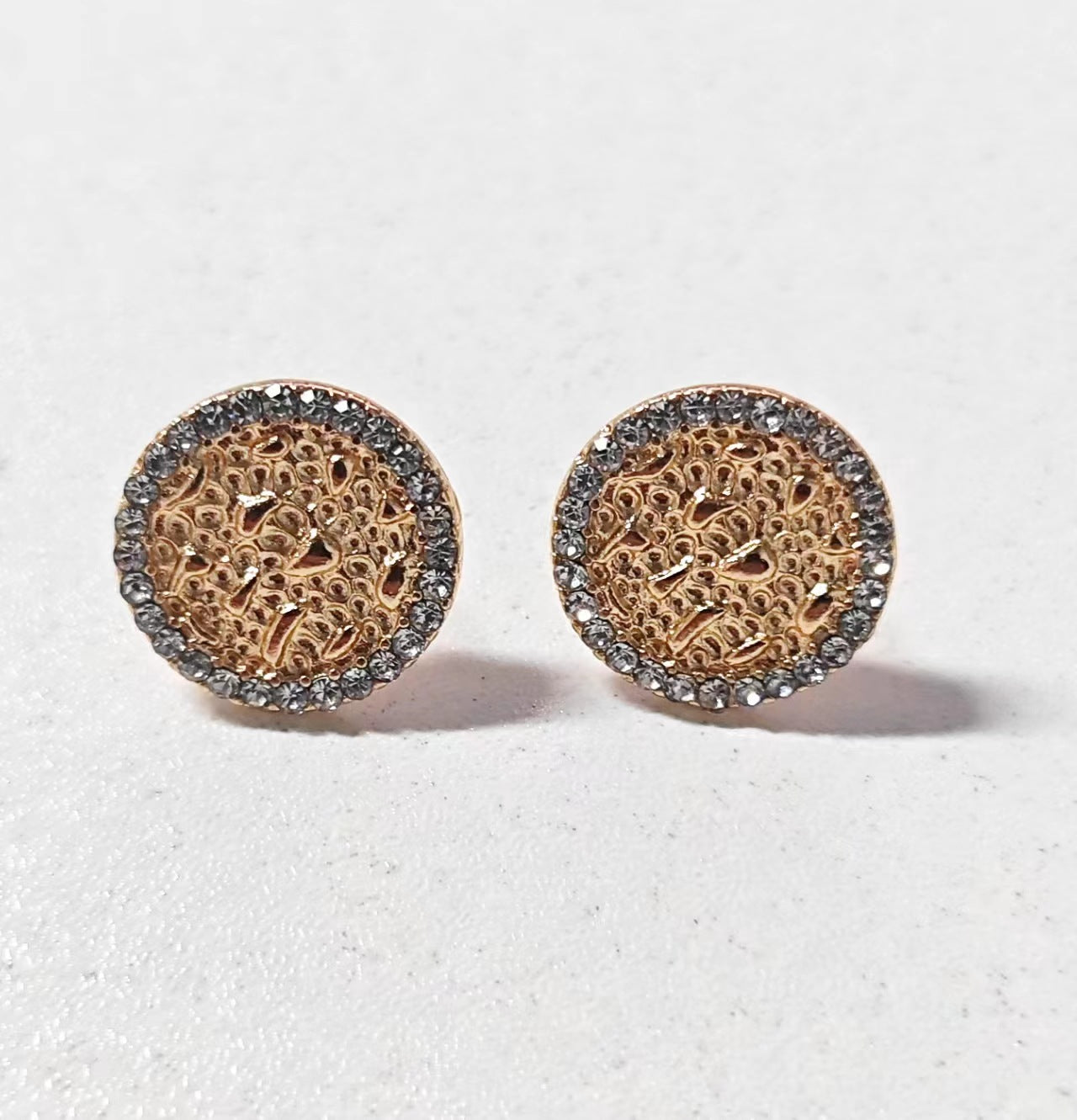 Charming Earring for Any Occasion