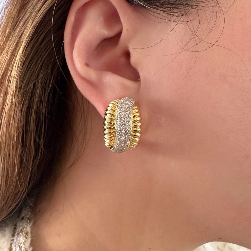 Elegant Gold Earring for Every Occasion