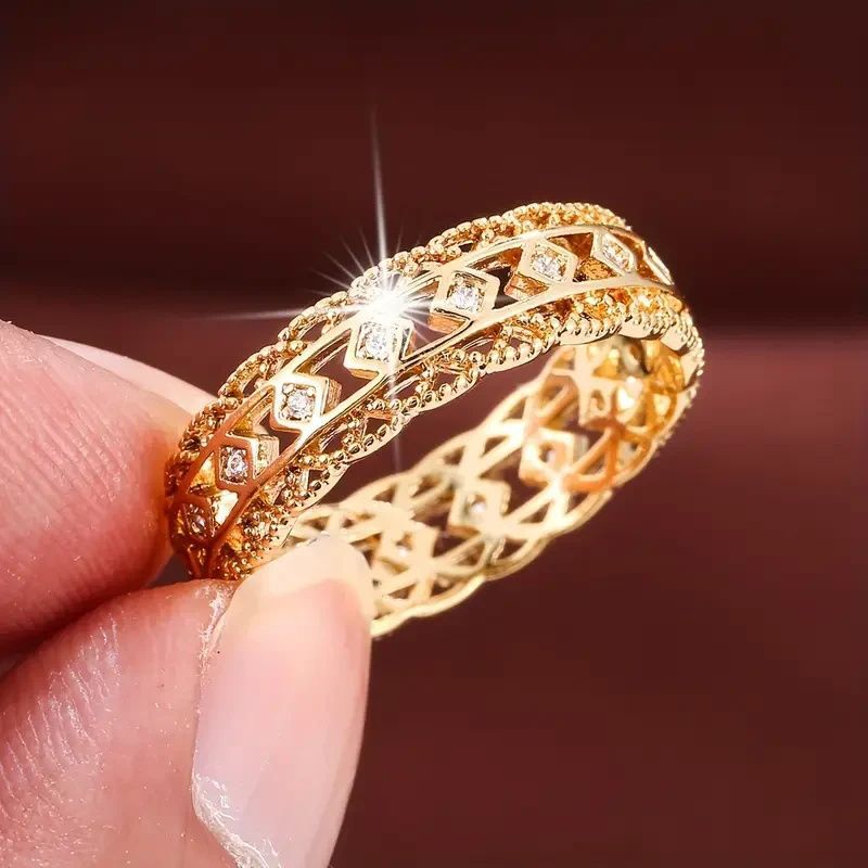 Classic Gold Ring with Timeless Appeal