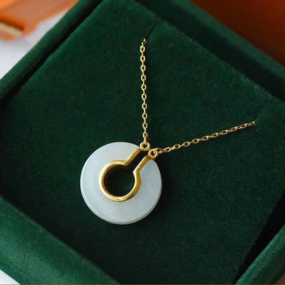 Classic Silver Necklace with Timeless Appeal