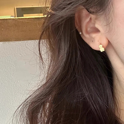 Classic Gold Earring with Timeless Appeal