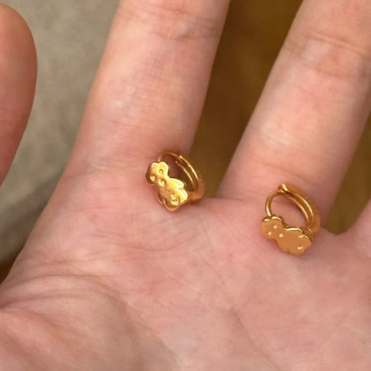 Classic Gold Earring with Timeless Appeal
