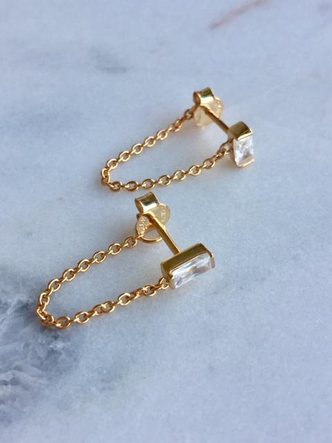 Classic Gold Earring with Timeless Appeal