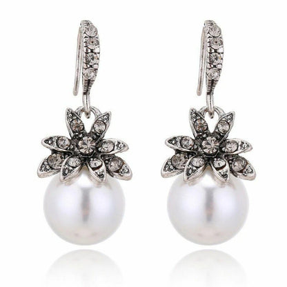 Classic Pearl Earring with Timeless Appeal