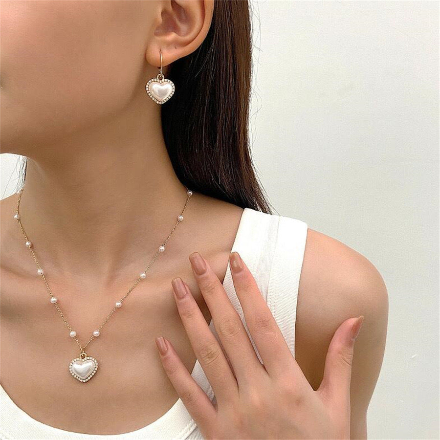 Beautiful Pearl Set with Unique Style