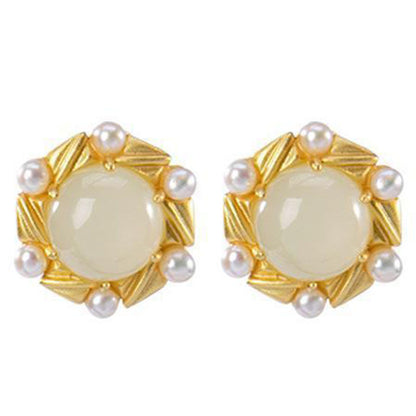 Charming Gold Earring for Any Occasion